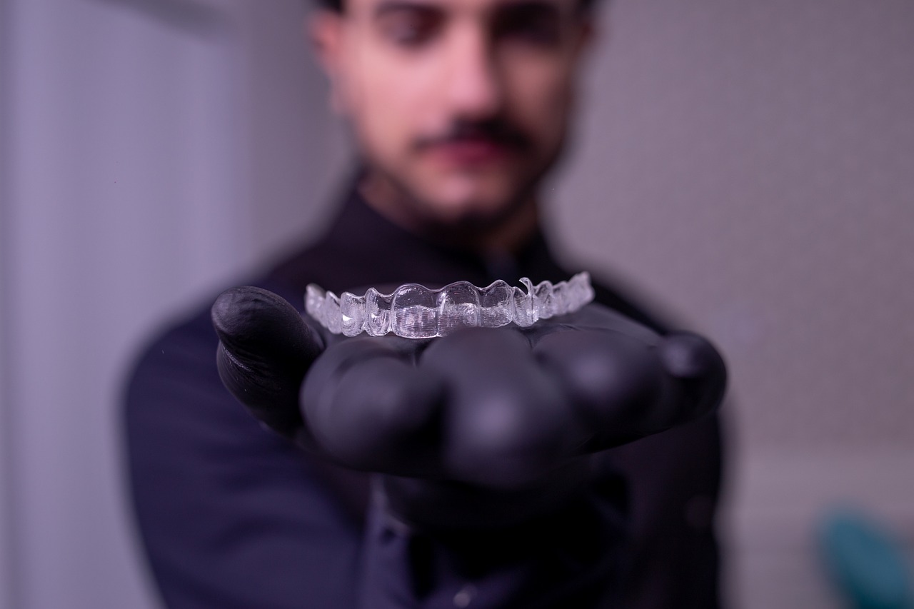 Çene geriliği invisalign tedavisi ile düzelir mi?