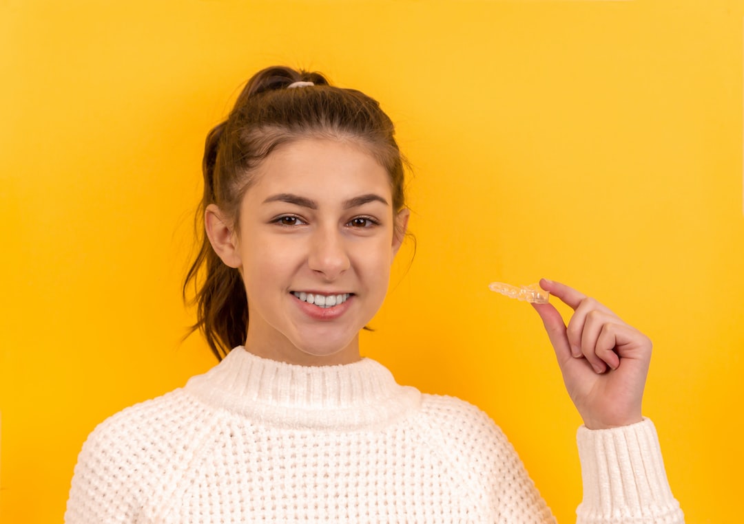 İnvisalign plakları kaç günde bir değiştirilir?