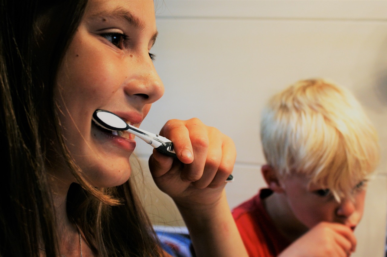 İnvisalign tedavisi sırasında diş temizliği yapılır mı?